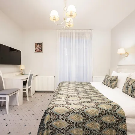 Art Aparthotel 3*